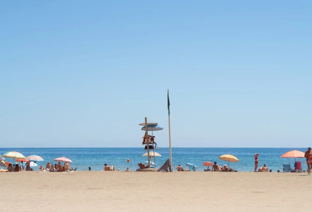 Heatwaves and Inflation Dampen Costa del Sol Tourism