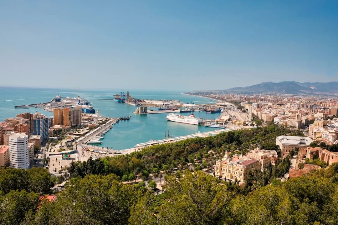 Málaga Hotels See Longer Stays Despite Fewer Guests