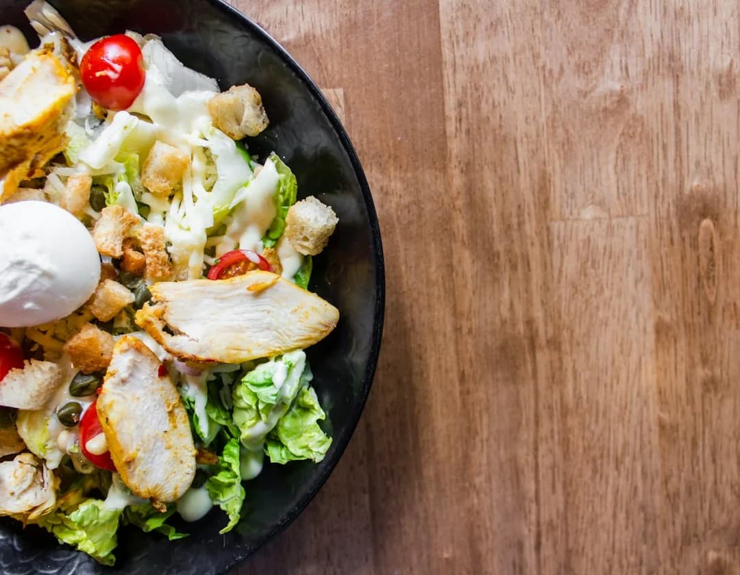 healthy salad bowl restaurant table